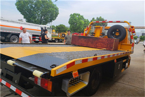 喀什附近拖车电话号码服务